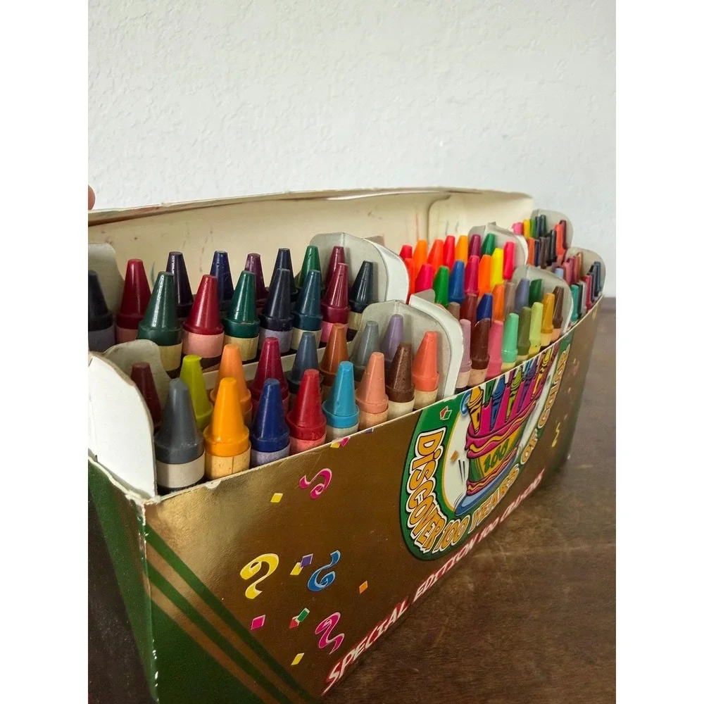 Vintage Crayola Special Edition 100 Crayons Gold Box 2002 Binney & Smith
